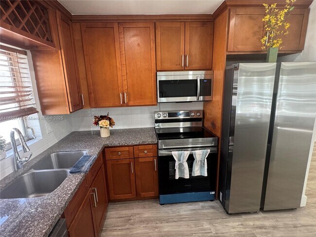 Foto del edificio - 5209 NW 18th St