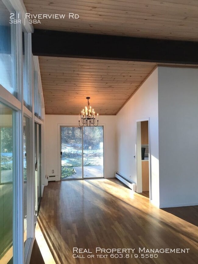 Building Photo - 3 Bedroom Single Family Home