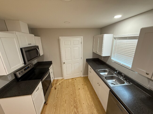 Foto del edificio - 80 Redwood Ln