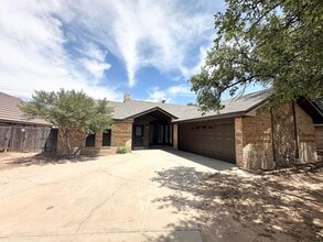 Building Photo - 2302 Wydewood Dr