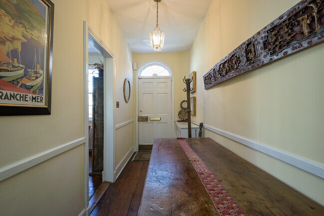 Building Photo - 1310 33rd St NW