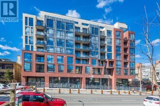 Building Photo - 2118-2118 Bloor St W