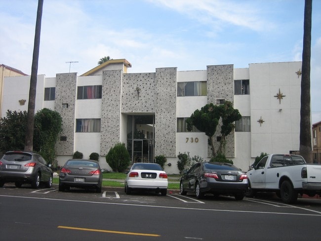 Building Photo - 730 N Mariposa Ave