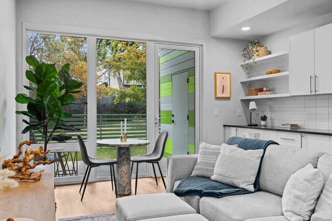 Foto del edificio - 4004 Banister Ln
