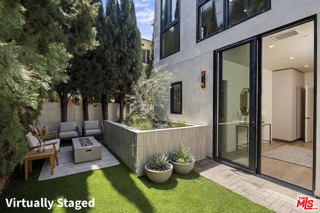 Building Photo - 428 Arnaz Dr