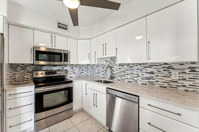 Building Photo - 1470 S Ocean Blvd