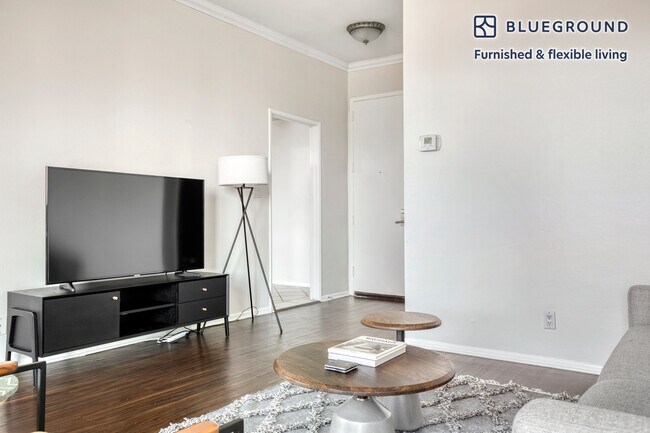 Foto del edificio - 467 S Arnaz Dr