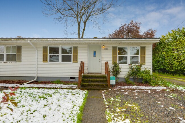 Building Photo - 6725 SE 74th Ave