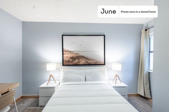 Foto del edificio - Room in Shared 3 bed/1.5 bath home