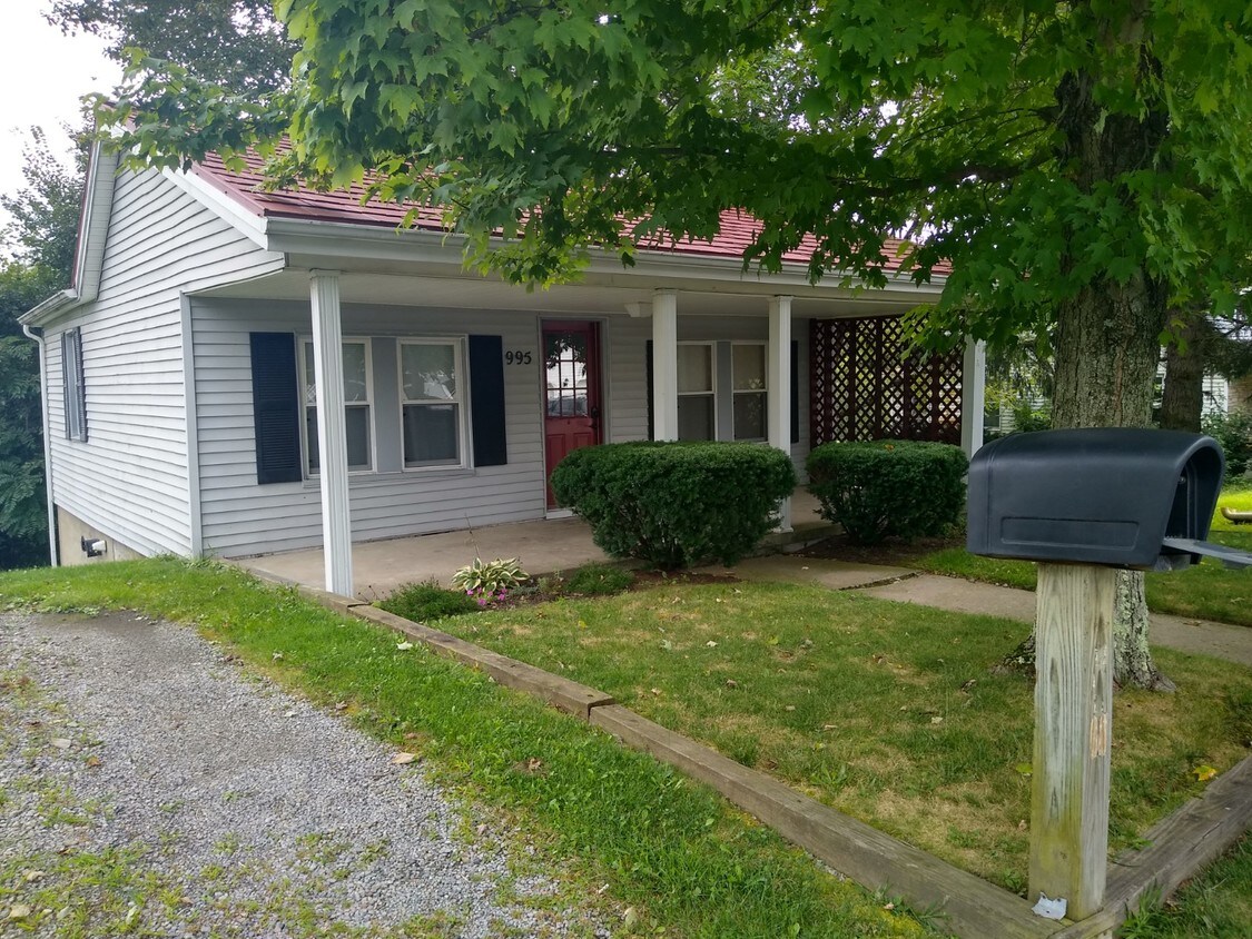 995 Constitution Ave, Ellwood City, PA 16117 House Rental in Ellwood