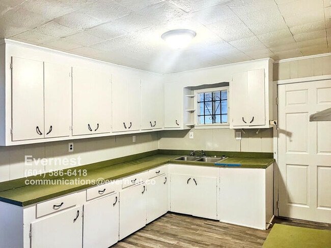 Building Photo - 2649 Brookwood Dr
