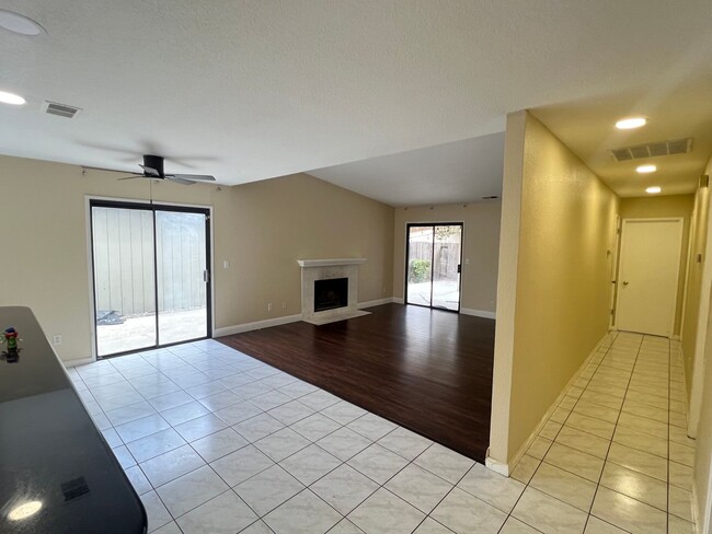 Foto del edificio - 3 bed 2 bath in Lincoln Village West