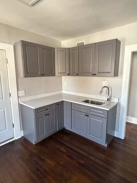Kitchen - 7 Hunting St