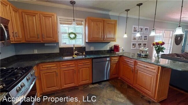 Building Photo - 4 br, 2 bath House - 2601 Poyner Drive