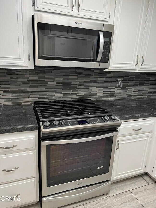 Building Photo - 1145 Via Montoya