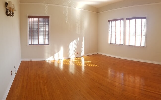 Building Photo - 938 S Serrano Ave