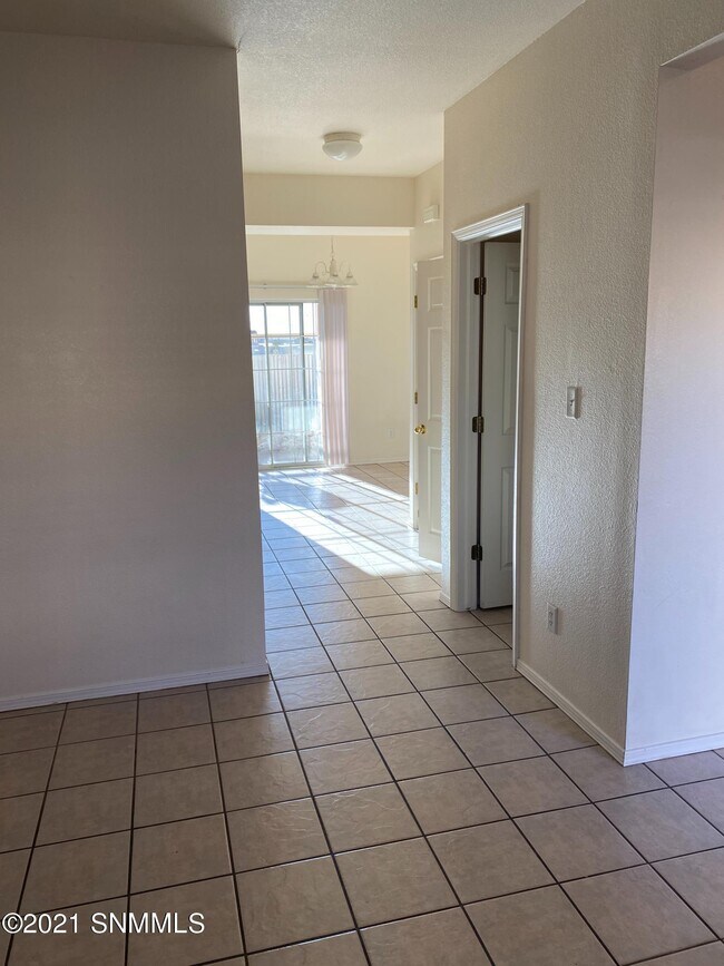 Building Photo - 450 Ithaca Ct