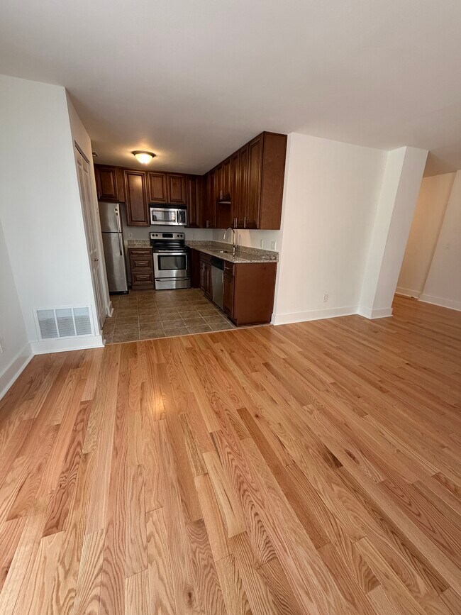 Building Photo - 5630 Pershing Ave