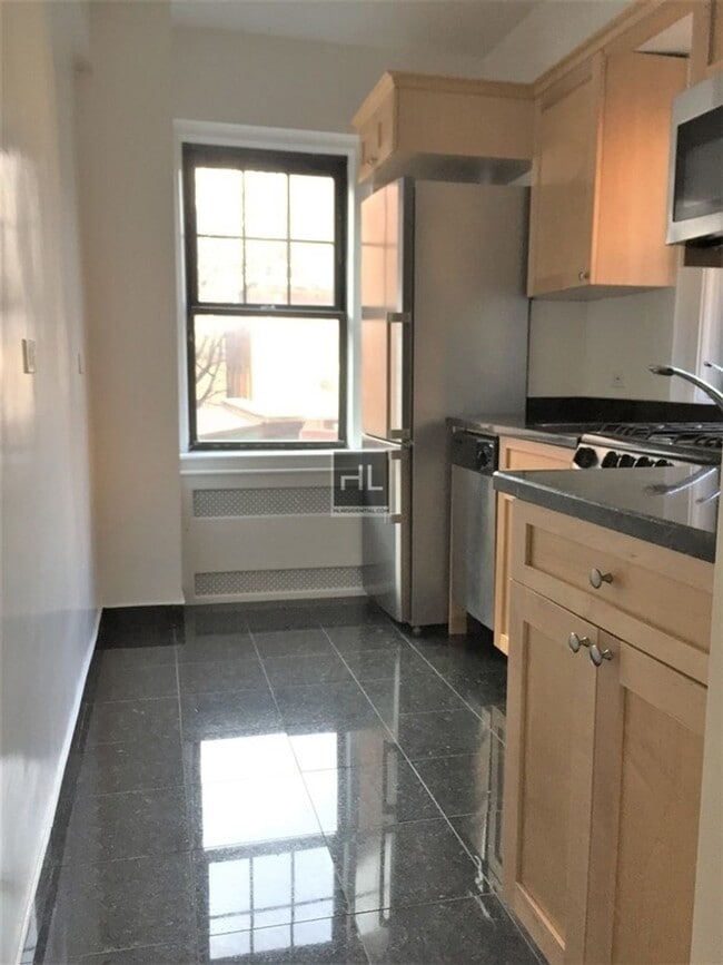 Building Photo - Christopher Street