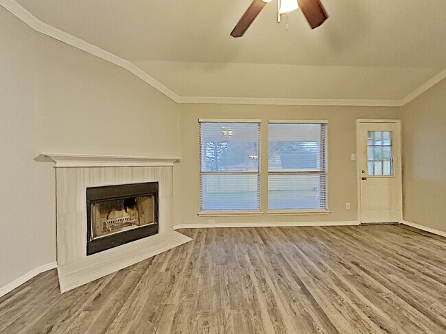 Building Photo - 945 Fenway Ln
