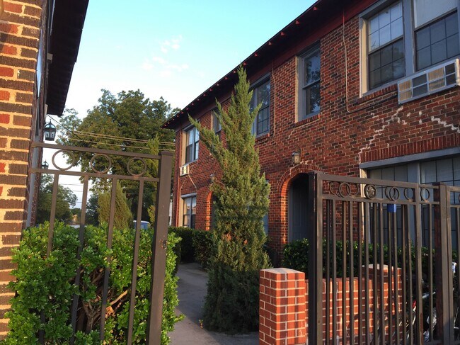 Building Photo - 1115 S Jennings Ave