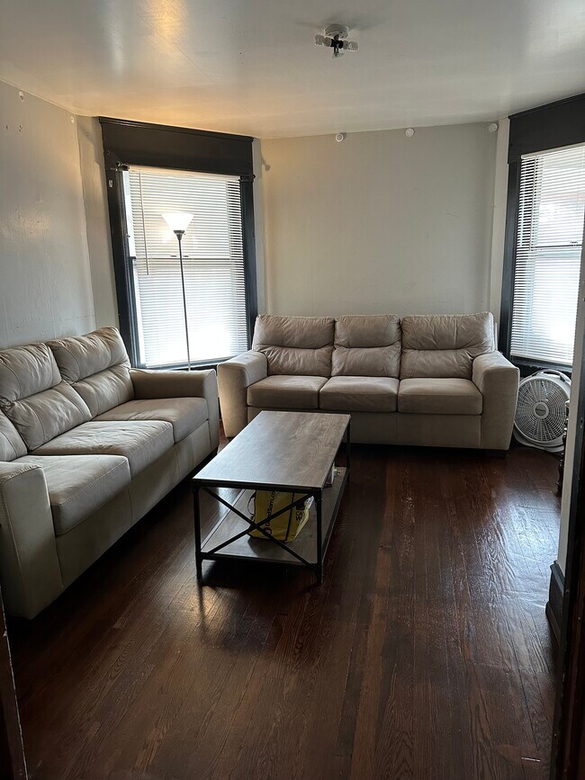 Foto del edificio - 302 Mitchell St
