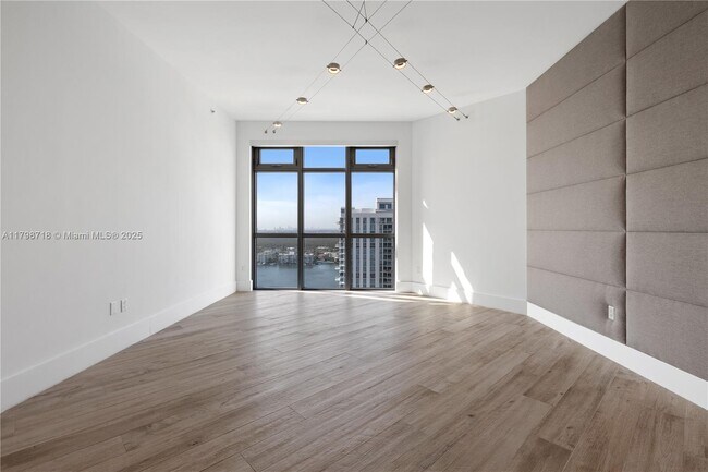Building Photo - 17301 Biscayne Blvd