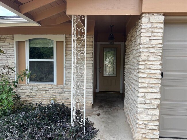 Foto del edificio - 903 Riddlewood Dr