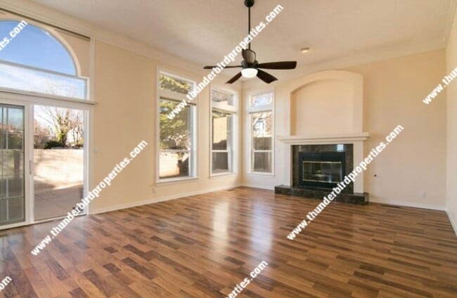 Building Photo - Tanoan Gated 3 bedroom, 2 bath home