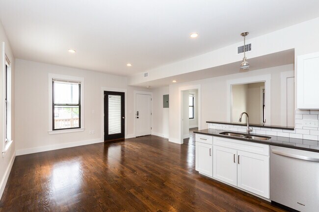 Building Photo - 19 Clary St