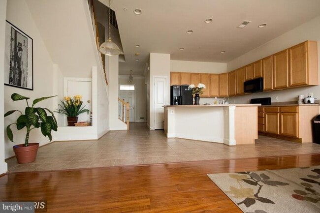 Building Photo - 23923 Catawba Hill Dr