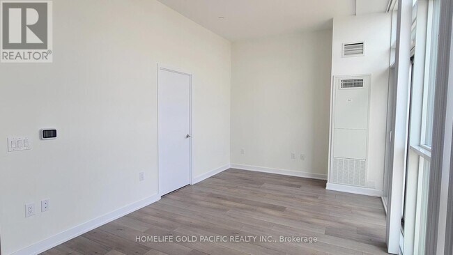 Building Photo - 10-1810 Honeycrisp Cres