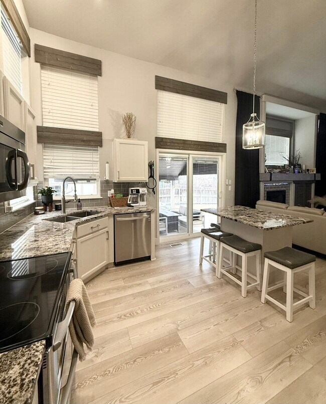 Foto del edificio - 562 E 133rd Ct