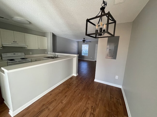 Building Photo - 6718 Bryant St