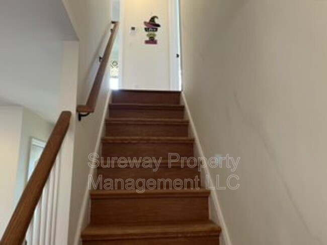 Building Photo - 2712 Maple Ave