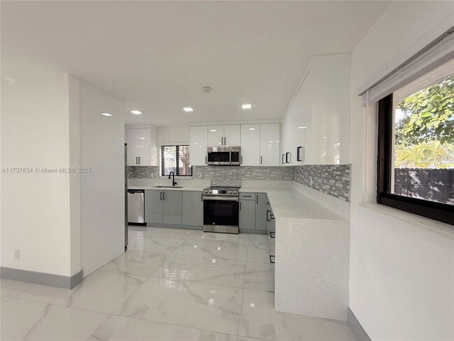 Foto del edificio - 9015 SW 96th Ave
