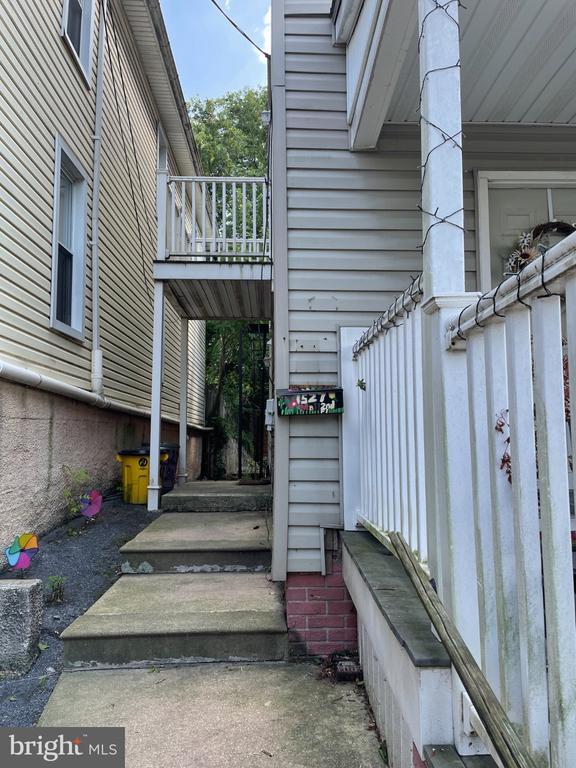 Foto del edificio - 1527 W 36th St