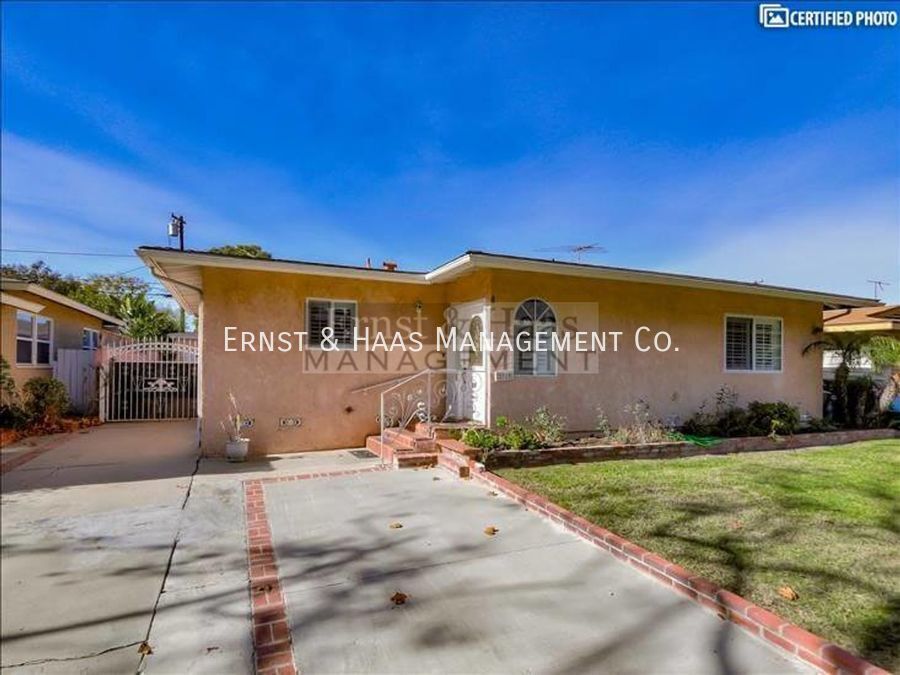 Primary Photo - Beautiful 4 Bedroom 2 Bath Home in Prime L...