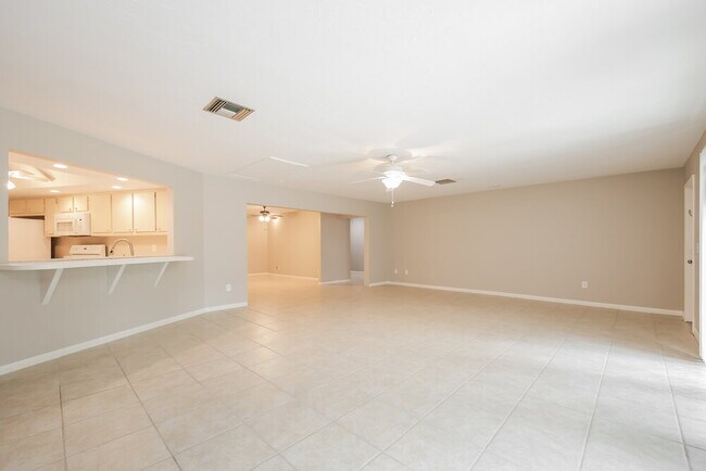 Foto del edificio - 2414 Davis Blvd