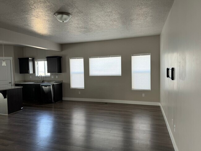 Foto del edificio - 8648 Oakridge Alley