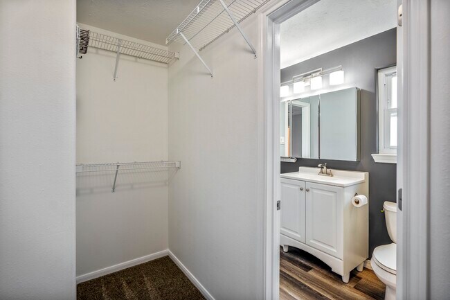 Foto del edificio - 2923 Goldspring Ln