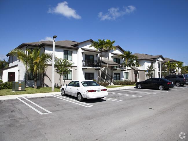 Vista lateral - La Joya Apartments