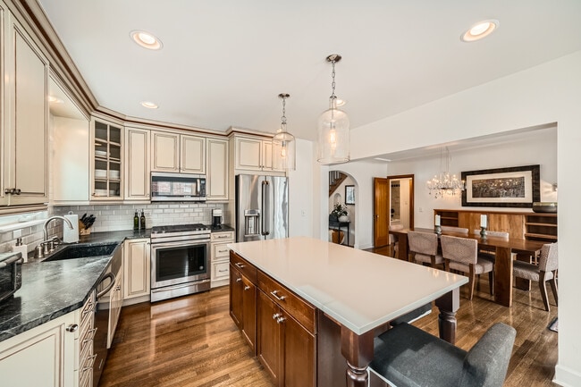 Photo - 340 Dahlia St House