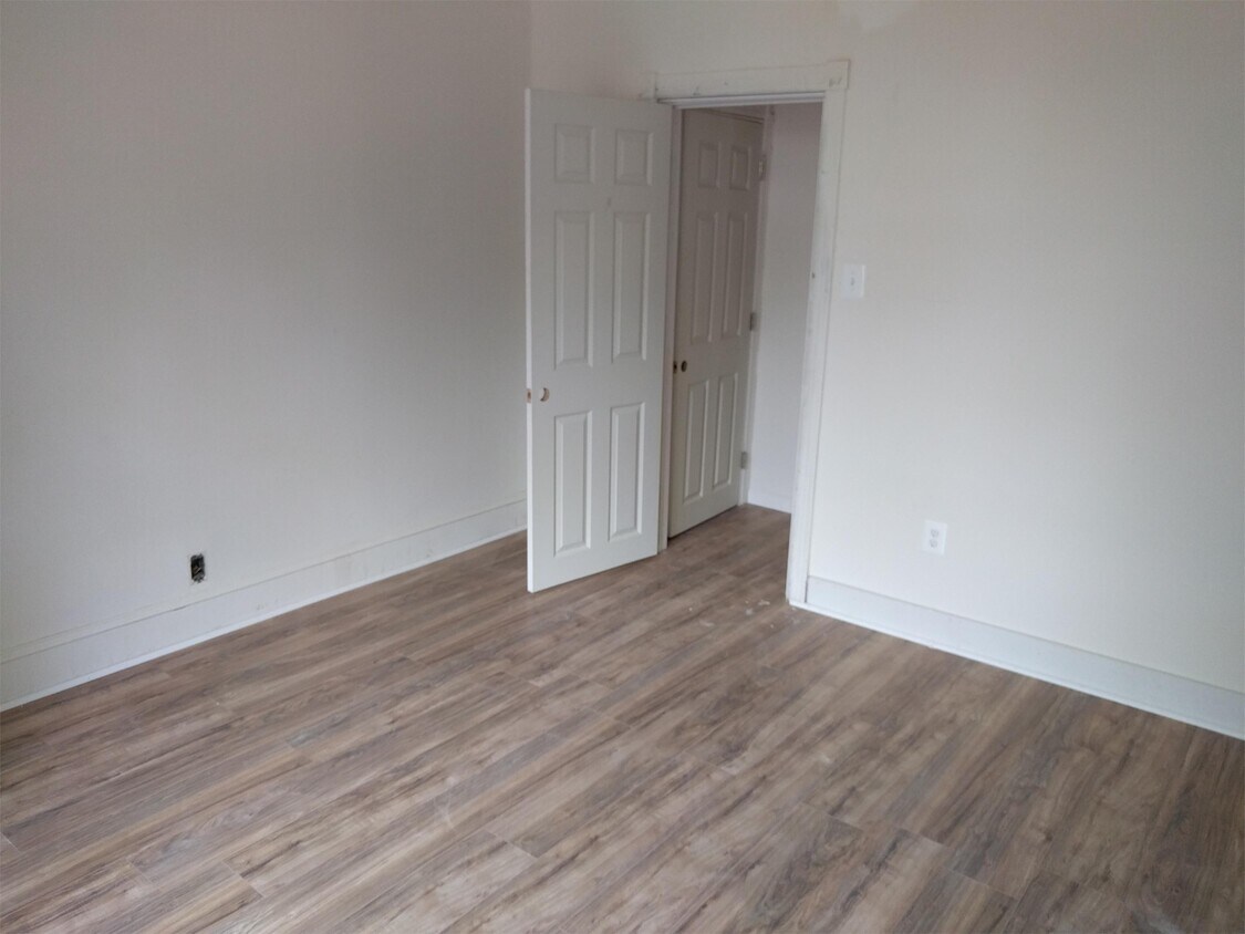 256 Apsley St Unit 2, Philadelphia, PA 19144 Room for Rent in