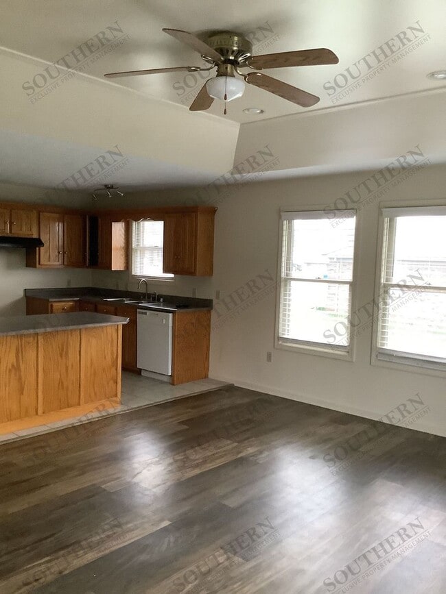 Building Photo - 300 Trista Ln