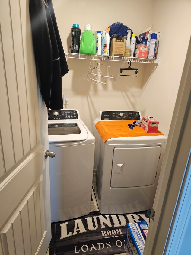 Laundry room - 5640 Union Pointe Dr