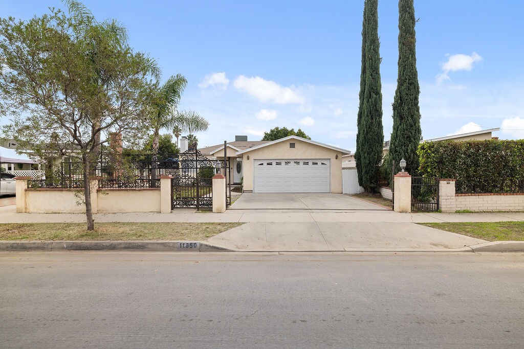 Foto principal - 11050 Keswick St