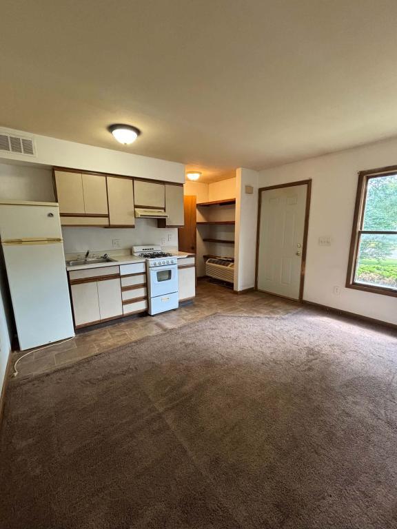 Building Photo - 1710 Tippecanoe Dr