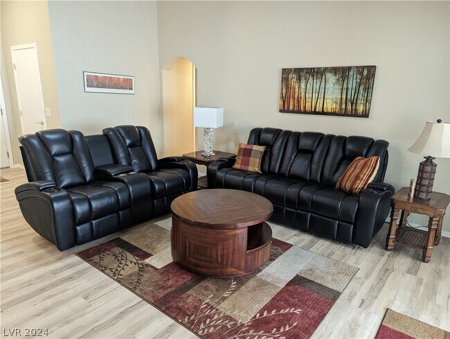 Foto del edificio - 9213 Quail Ridge Dr