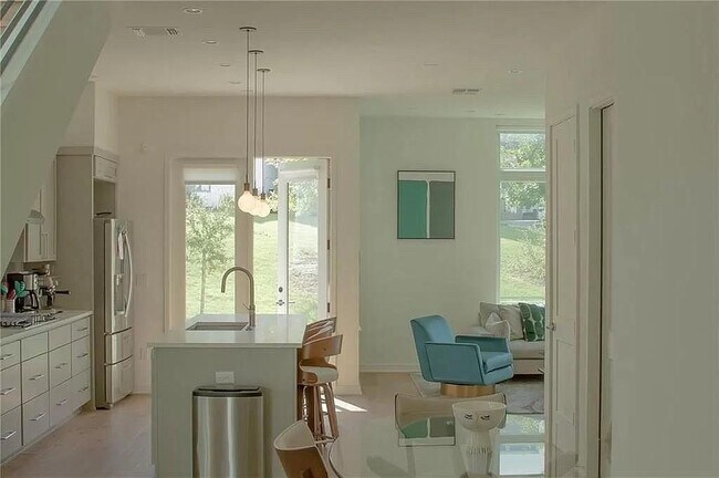 Foto del edificio - 2519 Sutherland St